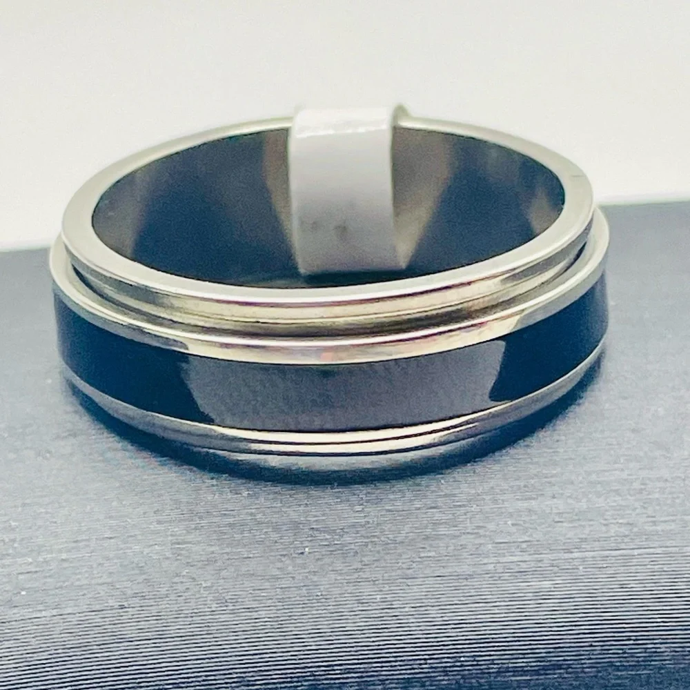 Men's Black Stainless Steel 8MM Two Tone Spinner Comfort Fit Band. Size 12